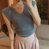 The Design Feels Pure, The Hot Girl V-Collar Short-Sleeved T-Shirt, The New Summer Style Shows A Thin Waist And A Small Number Of Inner Jackets.